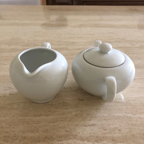 🎉Host Pick🎉NWOT 10 Strawberry Sugar & Creamer - Picture 4 of 6